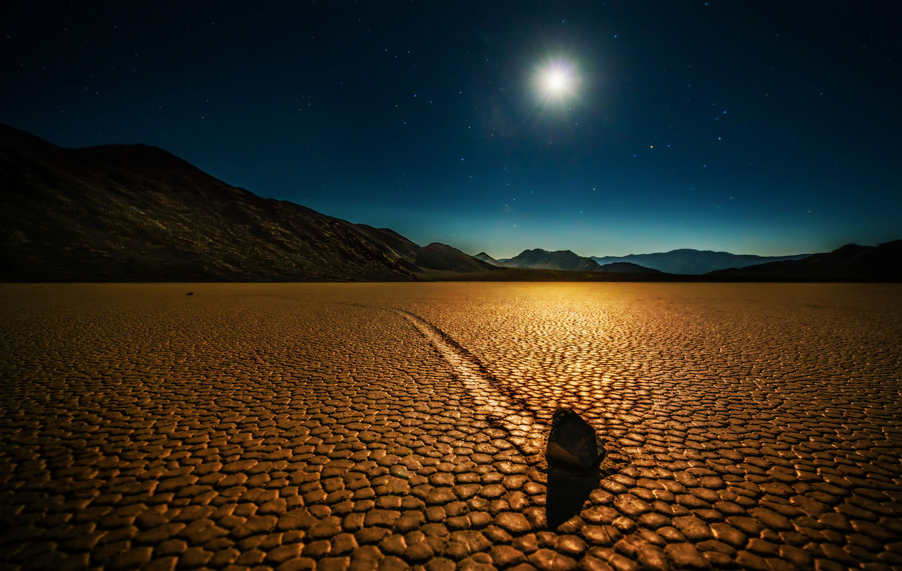 Trey Ratcliff - Death Valley - Mysterious Rocks - low-X2